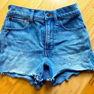Madewell “perfect short” high waisted size 24